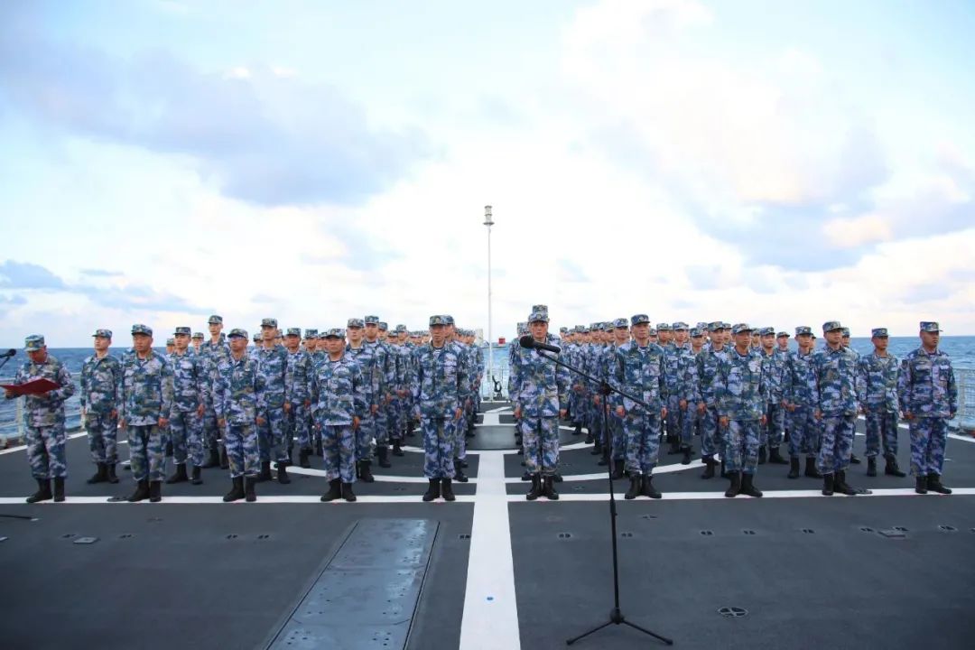 海军第37批护航编队隆重举行向祖国报告宣誓签名仪式