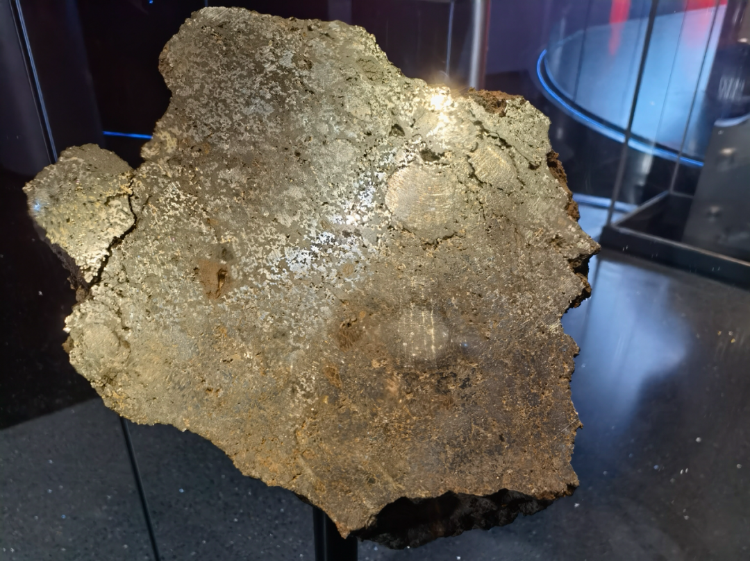 东乌珠穆沁旗陨石.新华社记者陈爱平摄