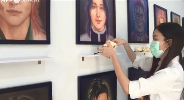 泰国女画家举行动漫先逝角色肖像展 画风独特引热议