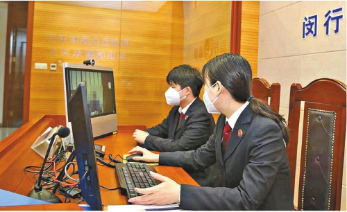 闵行区检察院检察官远程视频提审朱某.韩笑摄