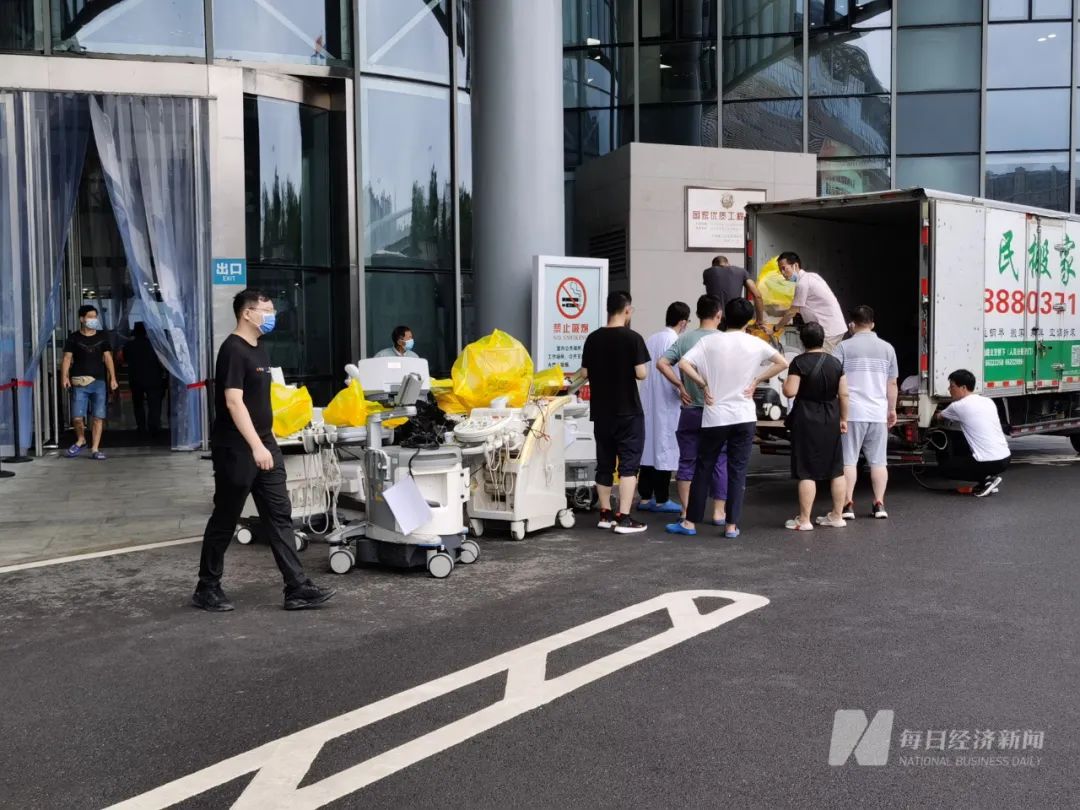 做手术台病床为什么“亚洲最大医院”大转移！几十台手术中断，ICU断电暴雨中近万病人紧急转院_https://www.jmylbn.com_新闻资讯_第3张