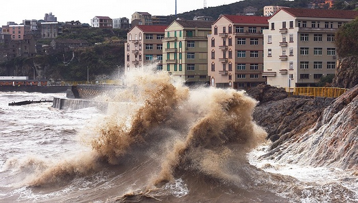 地方新闻精选 | 浙江迎战台风已关闭137个景区 郑州一酒店暴雨天涨价被罚50万