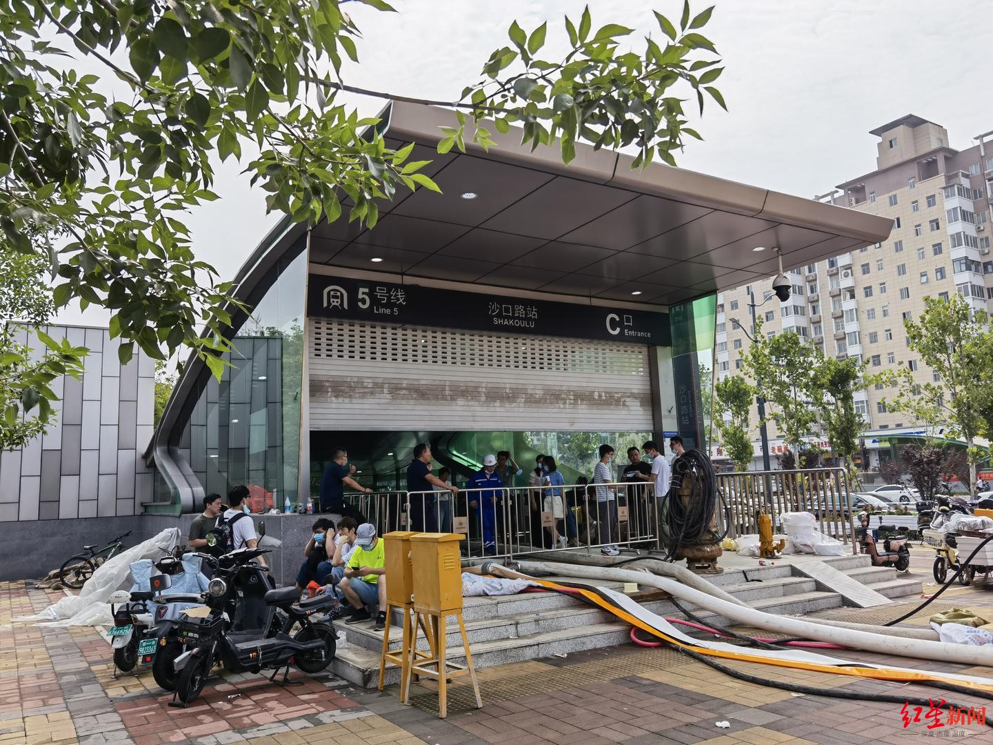 ▲On-site at Shakou Road Station of the Metro.