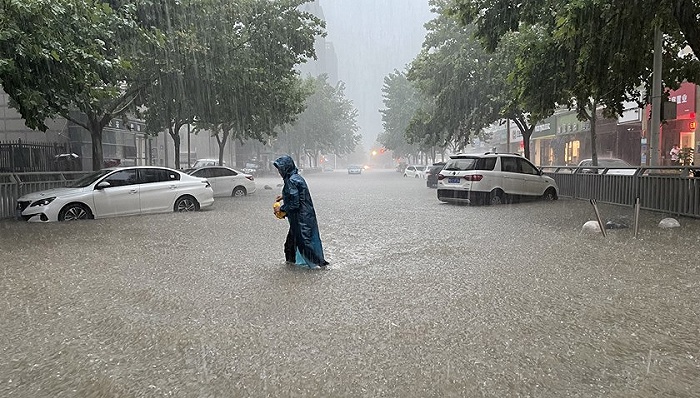 河南下暴雨的照片图片