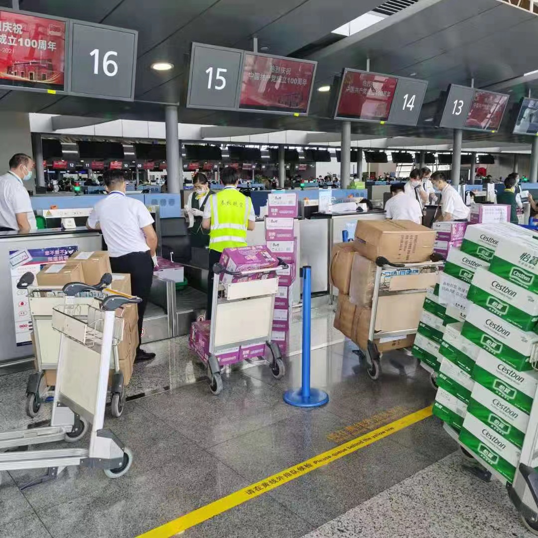24小时收集航班信息、预留自主滑行机位！郑州机场安全保障运输救灾物资航班
