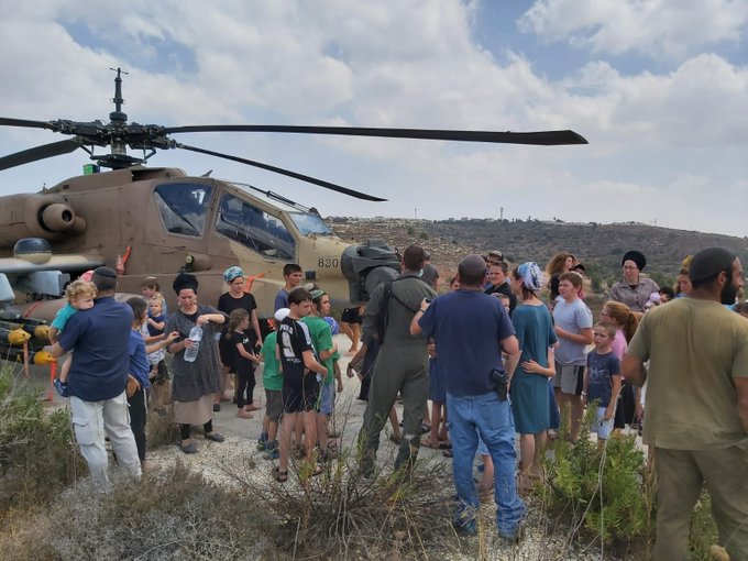 以色列国防军一直升机在约旦河西岸紧急降落