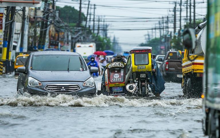 菲律宾季风性降雨致8万余人受灾