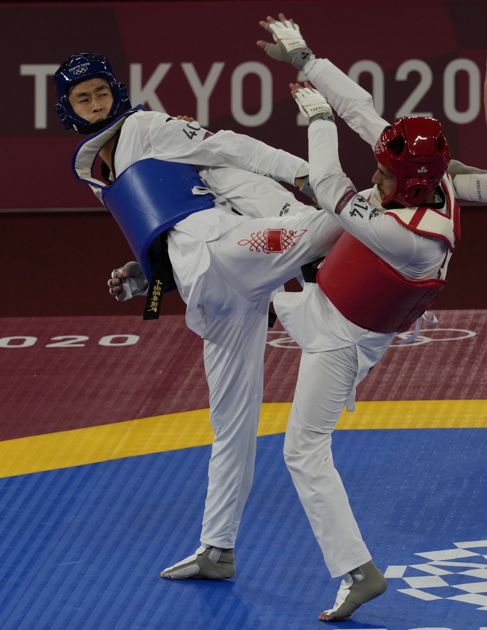 赵帅击败李大勋摘下跆拳道铜牌 女友现场落泪