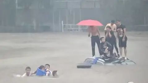 郑州暴雨里，这位妈妈用绝佳的心理素质救了她的三位亲人