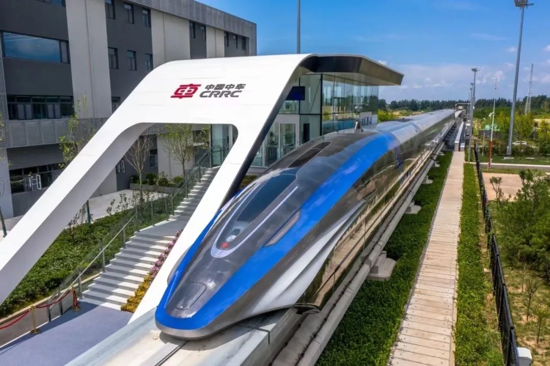 全球首列时速600公里高速磁悬浮列车搭载京东方智慧视窗