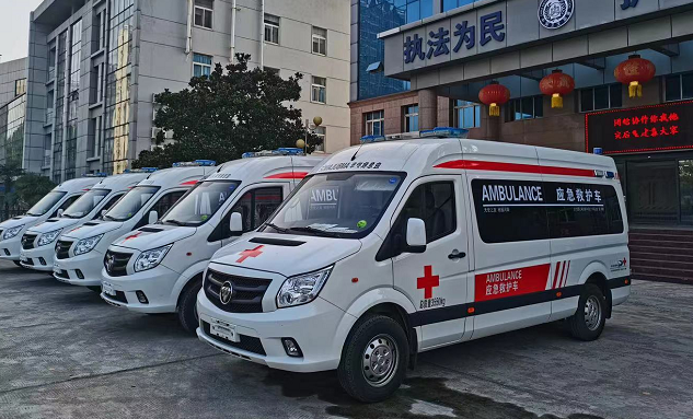 中国红十字基金会捐赠100辆救护车驰援河南 首批10辆已抵新乡