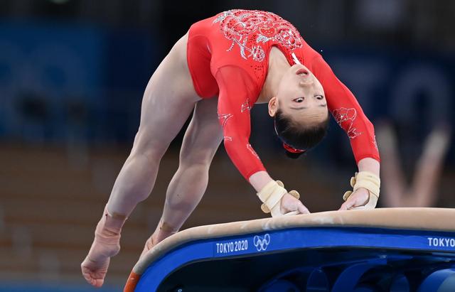 欧钰珊在跳马比赛中.图/新华社