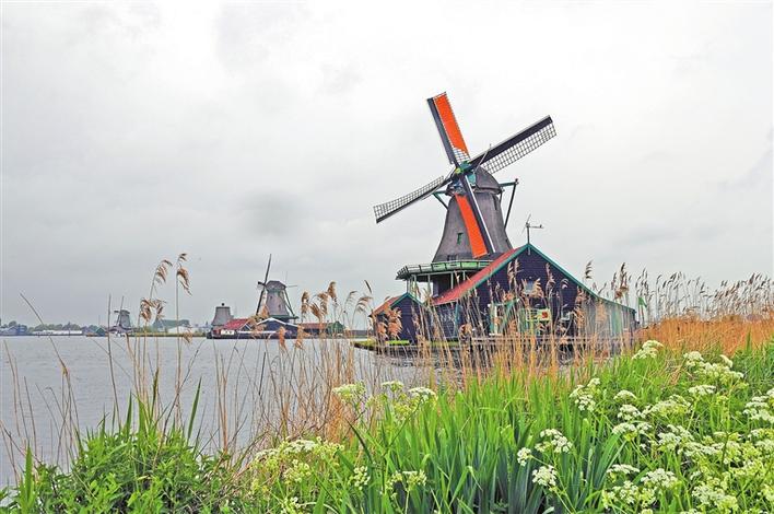 荷兰有随处可见的大风车排水系统. 视觉中国供图