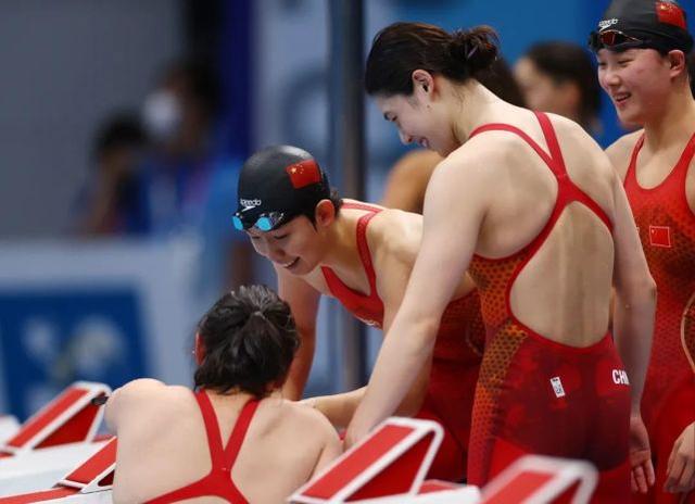 中国力量！拼了！女子4×200米自由泳接力破世界纪录夺金