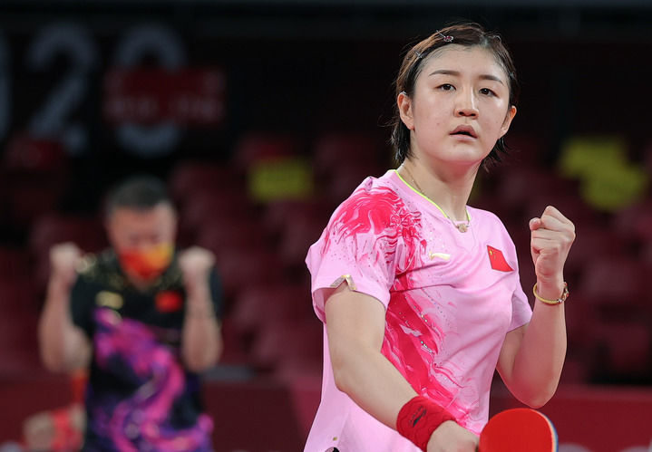  7月28日，在东京奥运会乒乓球女单四分之一决赛中，中国选手陈梦战胜中国香港选手杜凯琹，晋级半决赛。新华社记者 王东震 摄