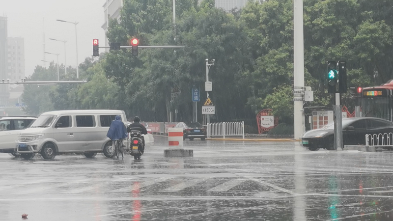 台风“烟花”北上 天津暴雨预警信号升级 沿海区域或将迎来风暴潮