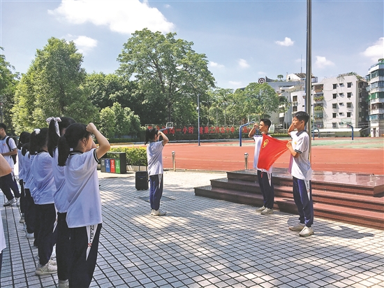 潮州第一面五星红旗在这所中学升起