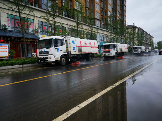 △机械清扫道路 贾震 摄