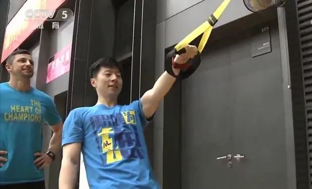  ·2019年，马龙备战布达佩斯世乒赛时的训练画面。图源：央视截图