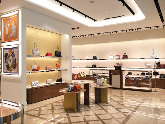 随着菲拉格慕(ferragamo)等诸多品牌于三亚国际免税城的店铺升级改造
