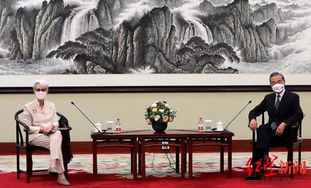 ▲7月26日，国务委员兼外长王毅在天津会见美国常务副国务卿舍曼。图据：外交部网站