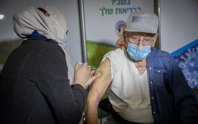 以色列人正在接种新冠疫苗（资料图）