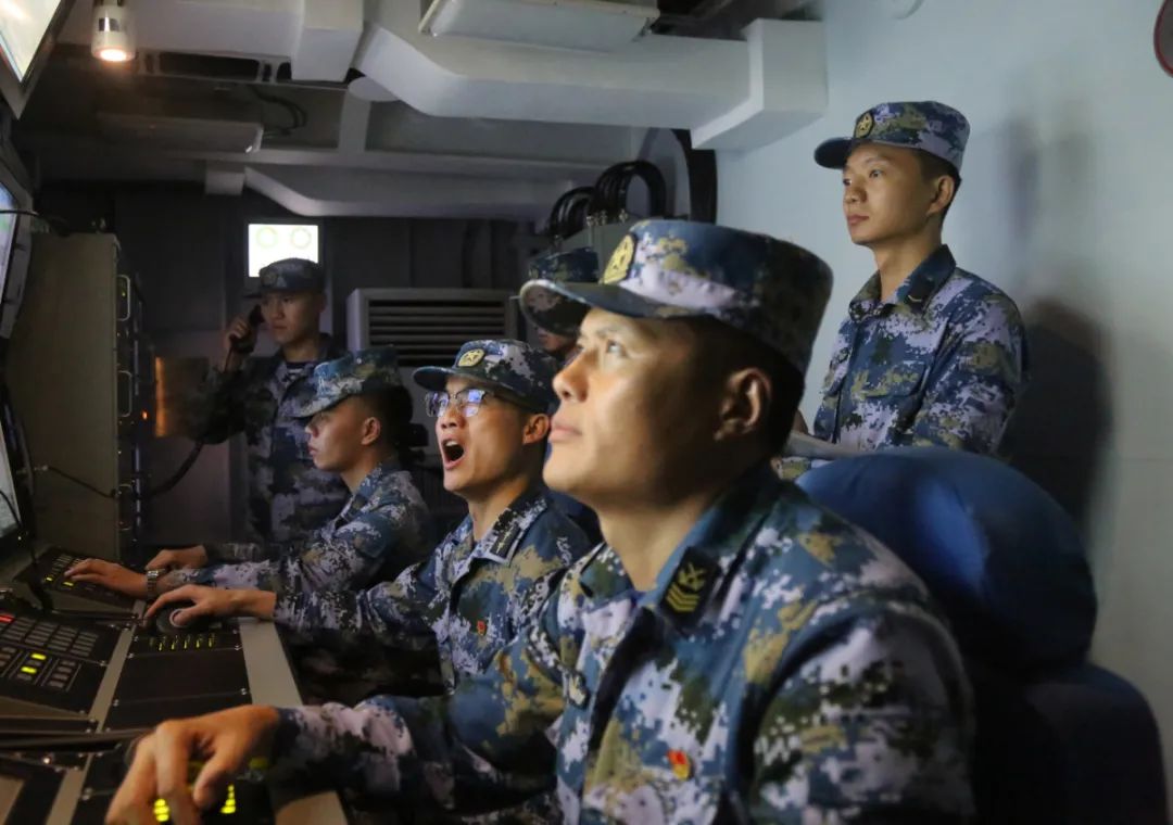 "海空猎手"大洋深处砺精兵|呼和浩特舰_新浪军事_新浪网