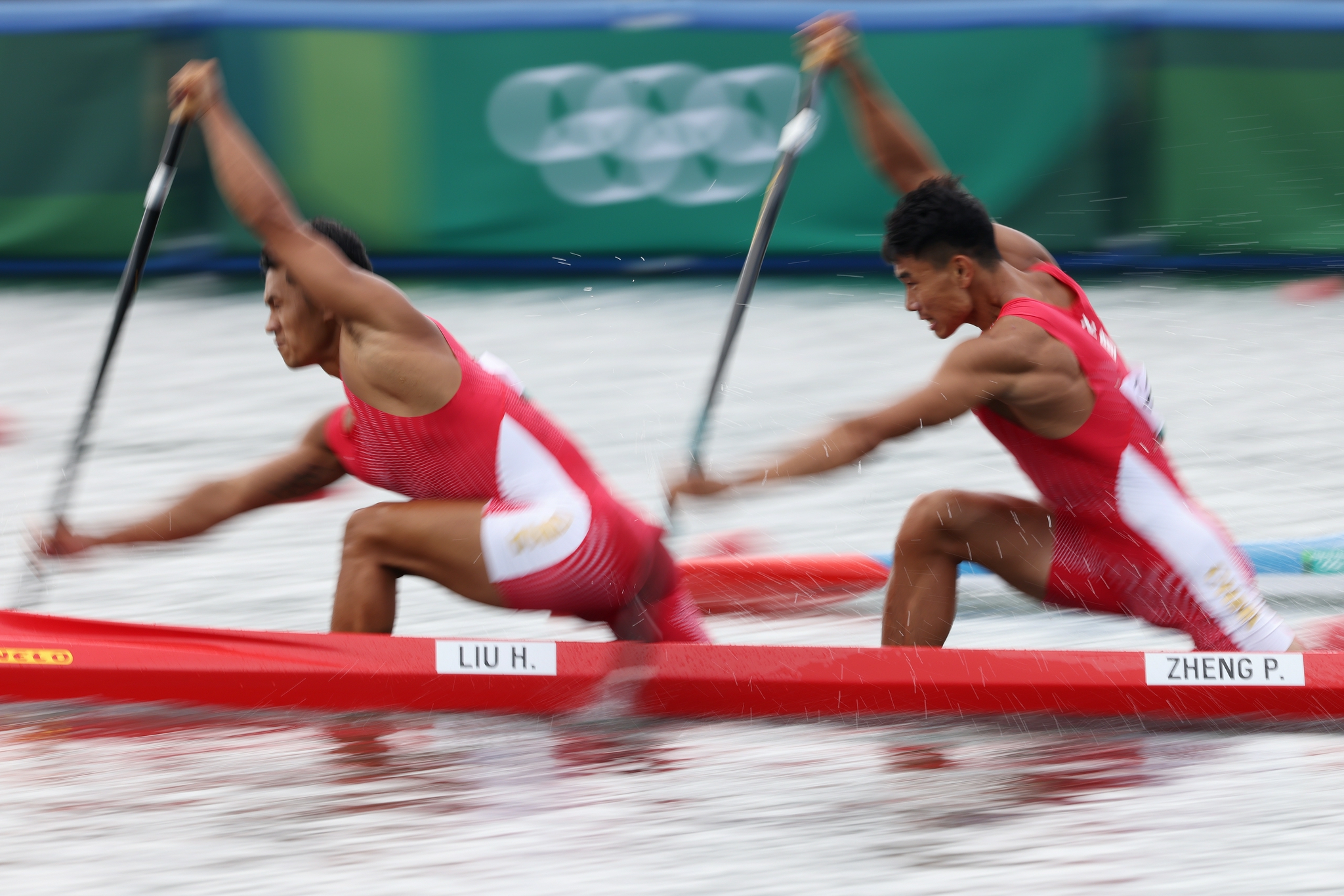 最后时刻遗憾被反超刘浩郑鹏飞拿下双人划皮划艇银牌