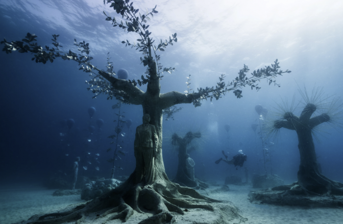 英国艺术家完成海底森林雕塑群 邀请游客和潜水员去探索