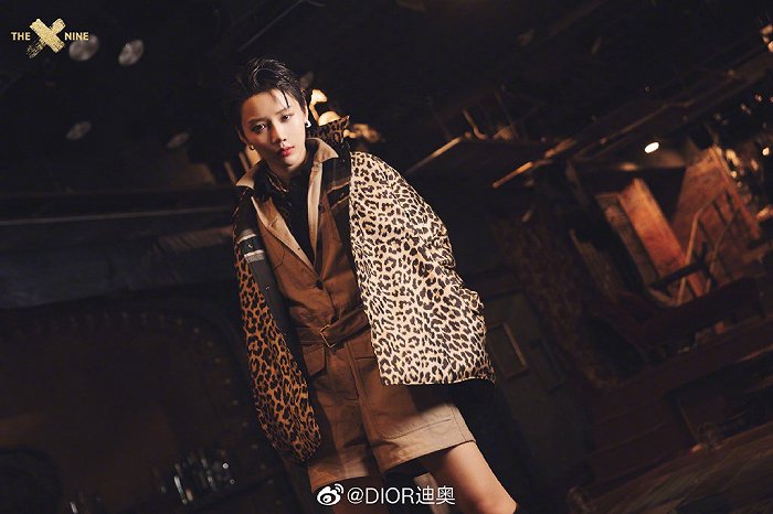 刘雨昕以女子组合THE9成员身份出道不久，便成为Dior品牌挚友 图片来源：微博