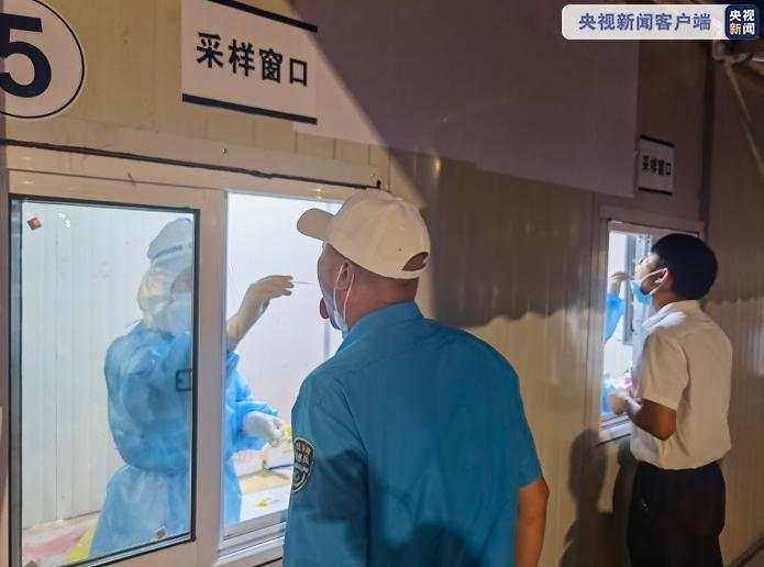 上海浦东机场连夜展开大规模核酸检测