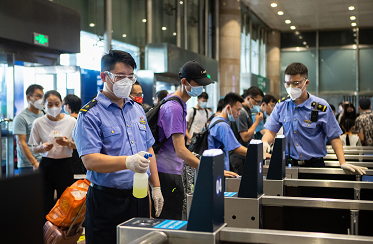 暑运期间北京西站紧盯疫情科学防控 多举措方便旅客出行