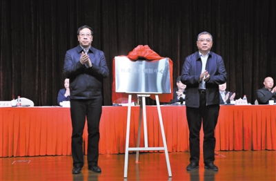 走进陕西杨凌农业高新技术产业示范区,教稼园内的后稷雕像巍然耸立