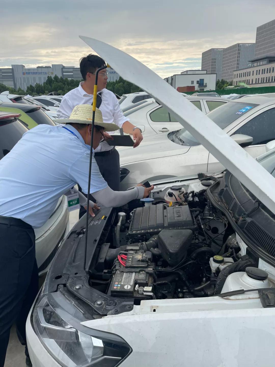 草帽队查勘&nbsp; 资料图片