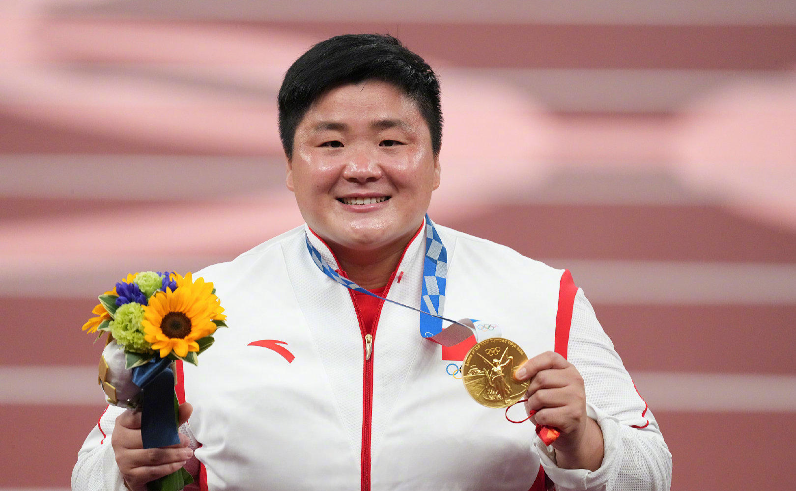 巩立姣撞脸暖羊羊李雯雯撞脸雪王还有奥运选手撞脸明星