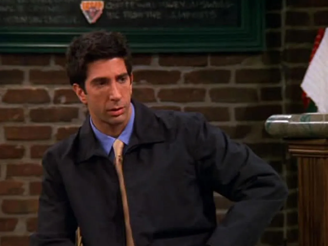 《老友记》第六季（Friends Season 6，1999）剧照，图为大学教师罗斯。