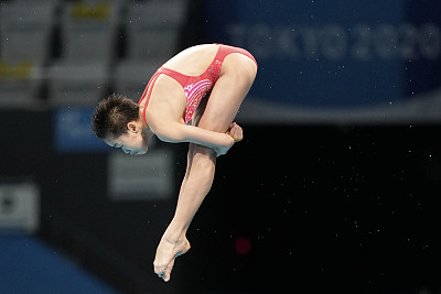 14岁小将跳出史上最高分 看满分的三跳→|跳水_新浪财经_新浪网