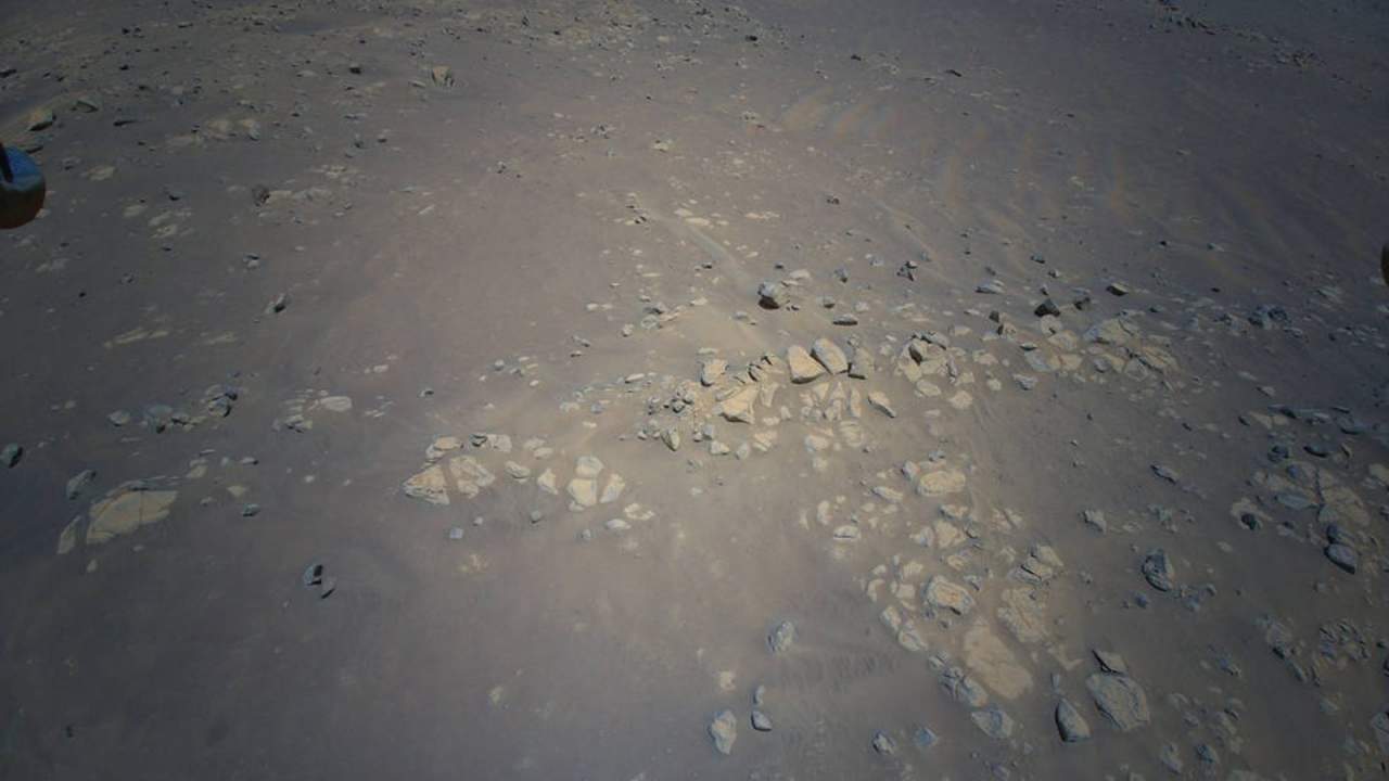 NASA分享“机智号”在迄今最具挑战性的火星飞行中拍摄的照片
