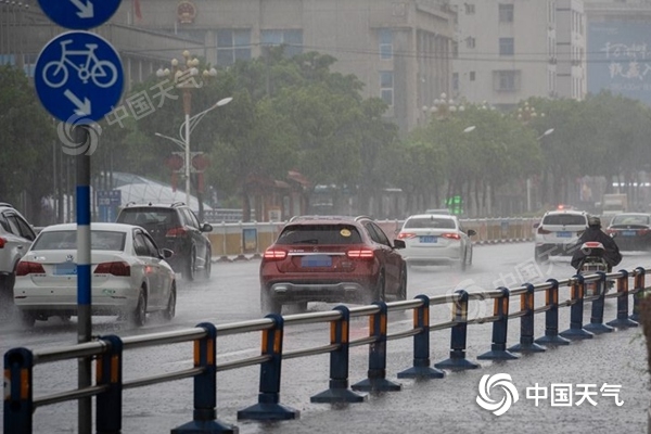 近日，受“卢碧”影响，福建莆田迎来暴雨天气。（图/胡雨薇 江瑞鑫）