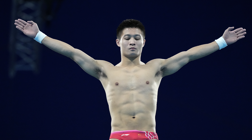 当地时间2021年8月7日，日本东京，2020东京奥运会跳水男子10米台决赛。杨健。图源：IC Photo