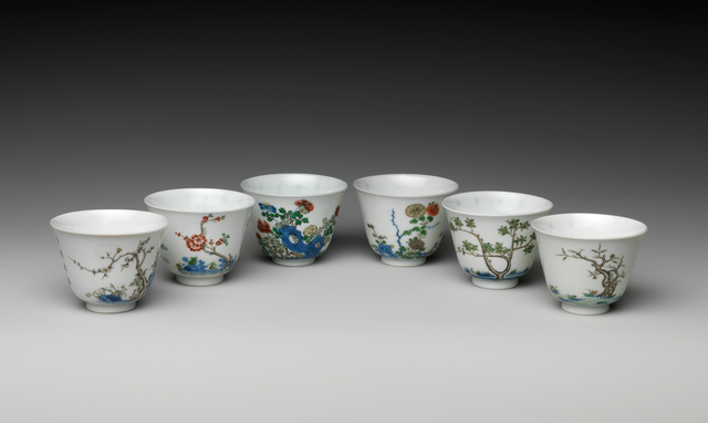 青花十二花神杯,图片由出版社提供.