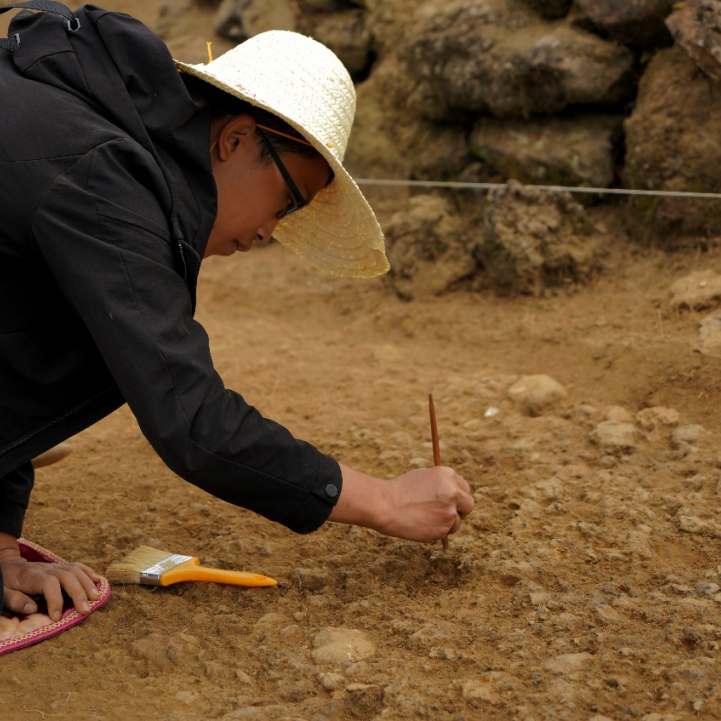 下草埔考古队员发掘工作照(张周瑜,李佳胜拍摄)
