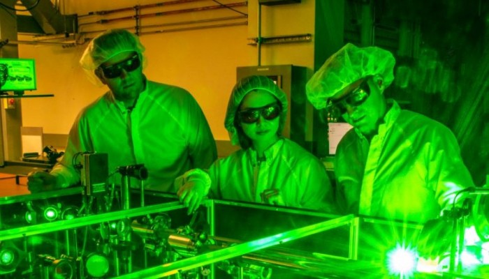 科学家开发新光学系统  是实现空前精确的高功率激光器光束控制的关键