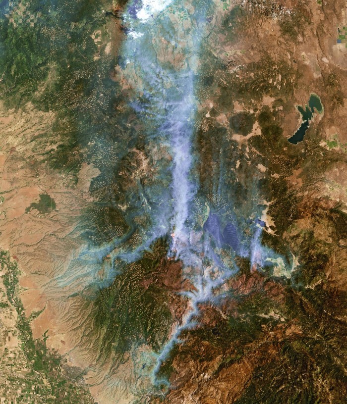 加州严重的迪克西大火不断蔓延宇航员拍摄到令人震惊的图像