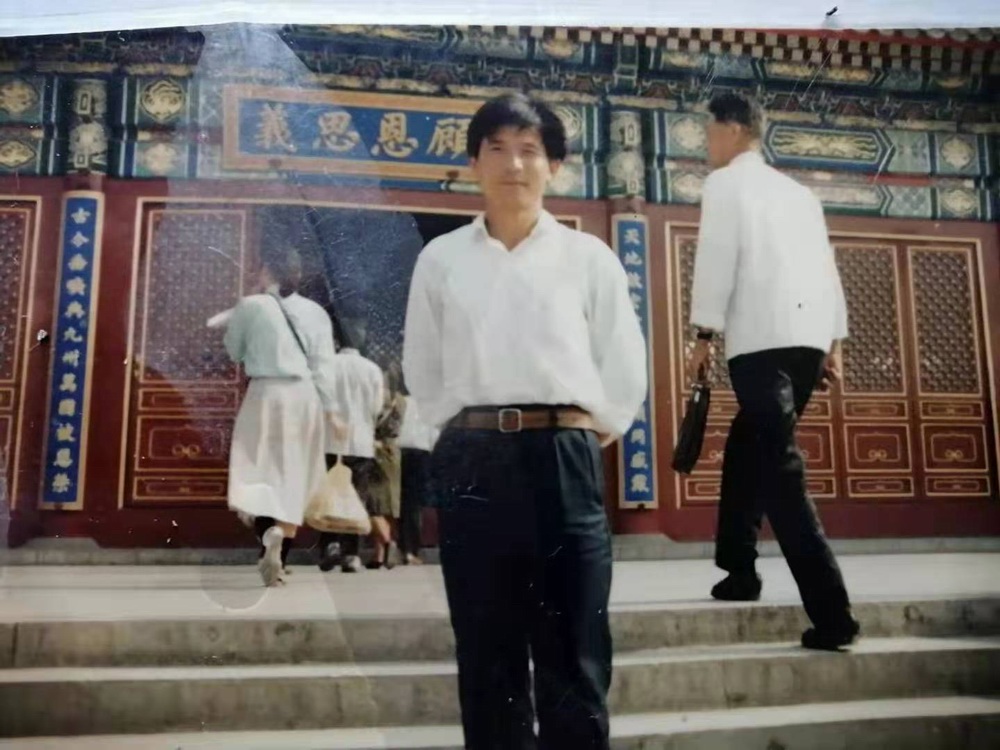 张玲丽和张阿丽的父亲张国恒。受访者供图