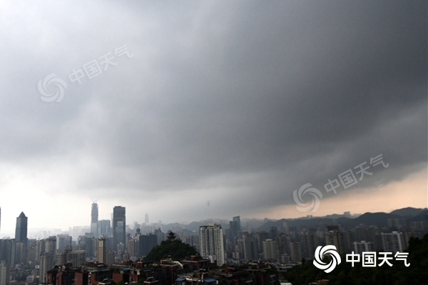 今明两天南方强降雨区域将东扩至江淮等地 东北秋意渐显