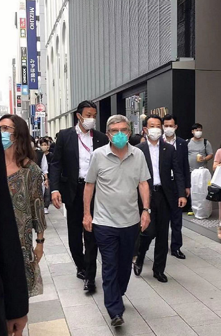 日媒称巴赫在日本银座散步（图片来源：日媒）