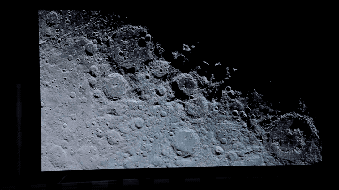 ▲ NASA的4K测试视频，月表的光影衬托出强烈的黑白对比