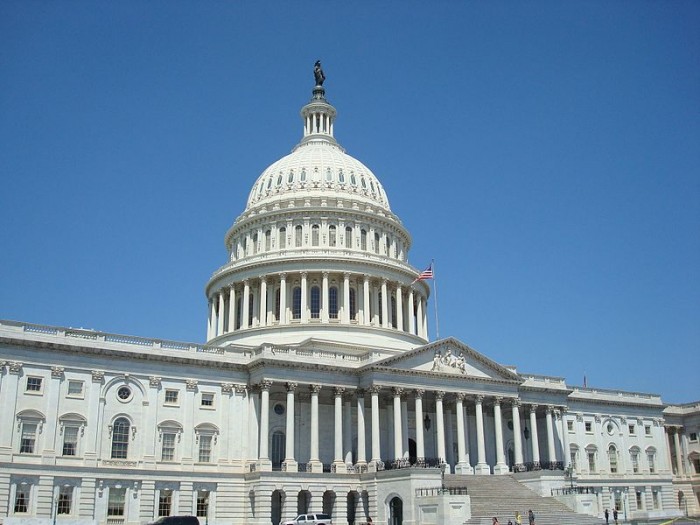 美参议院通过万亿美元基建法案：750亿美元流向三大科技领域
