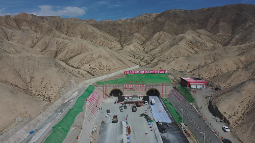 甘肃境内海拔最高的特长石质隧道阿尔金山隧道顺利贯通